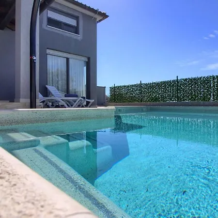 Charming With Private Pool In Pula, Extra Pool Heating By Wiibuk Вилла *