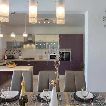 Charming With Private Pool In Pula, Extra Pool Heating By Wiibuk * Пула