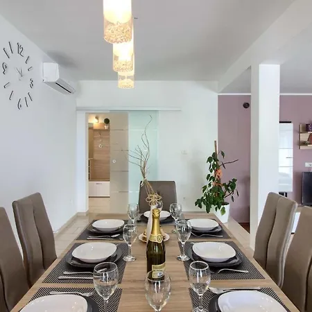 Charming With Private Pool In Pula, Extra Pool Heating By Wiibuk *