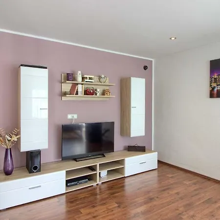 Charming With Private Pool In Pula, Extra Pool Heating By Wiibuk * Пула