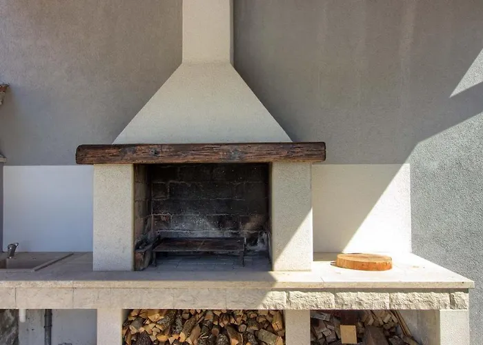 Вилла Charming With Private Pool In Pula, Extra Pool Heating By Wiibuk Пула