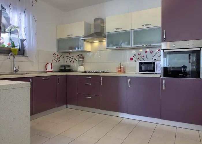 Charming With Private Pool In Pula, Extra Pool Heating By Wiibuk Пула