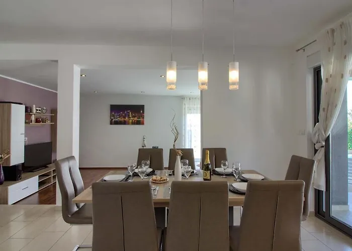 Charming With Private Pool In Pula, Extra Pool Heating By Wiibuk Вилла