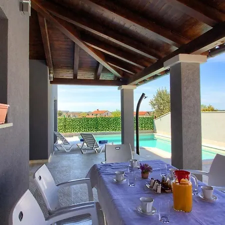 Villa Charming With Private Pool In Pula, Extra Pool Heating By Wiibuk *