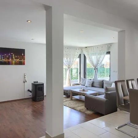 Villa Charming With Private Pool In Pula, Extra Pool Heating By Wiibuk Pula