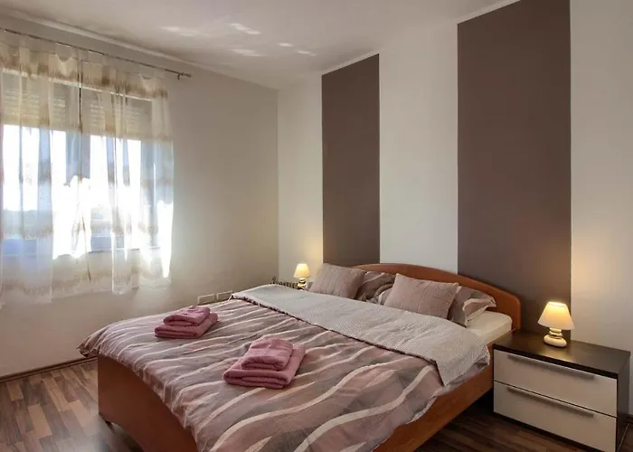 Charming With Private Pool In Pula, Extra Pool Heating By Wiibuk Willa *