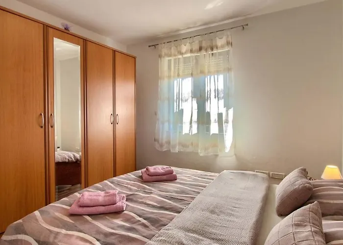 Charming With Private Pool In Pula, Extra Pool Heating By Wiibuk * 普拉