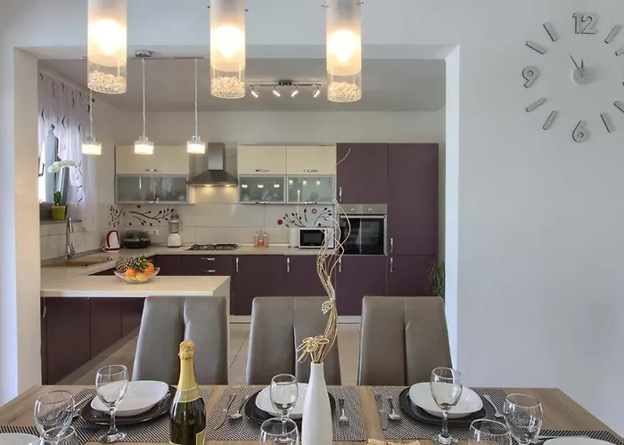 Charming With Private Pool In Pula, Extra Pool Heating By Wiibuk * 普拉